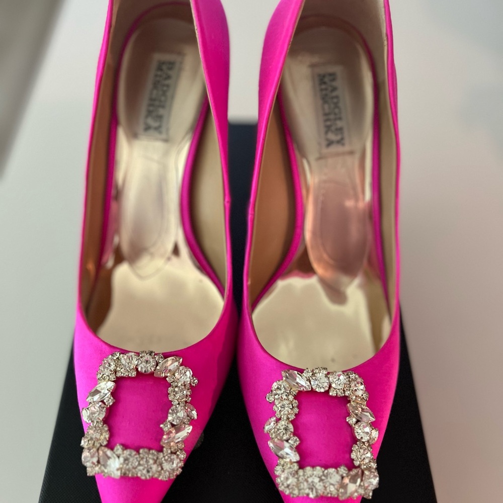 Badgley Mishka Pink Satin Pumps size 9.5, 3 3/4 heel